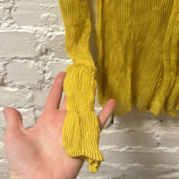 Issey Miyake pleats please yellow button down - Picture 3 of 9